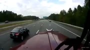 Quick thinking truckdriver almost has a Crash.