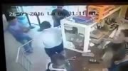 Thug gets fatally shot by guard while robbery atempt