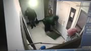 Man fights pitbull whith a case