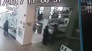 Guard gets shot in a back by robbers