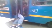 Theif get trapped by bus back door