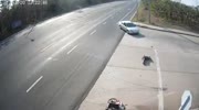 Rider breaks himself ignoring traffic rules