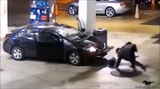 Man fights off robbers