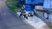Two guys steal and hit a woman