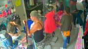 Women steal in clothing store