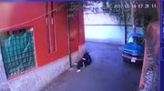 Girl is stolen from her belongings in the alley
