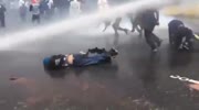 PROTESTS OF VENEZUELA: "THE WHALE" WATER CANNONS SEND PEOPLE TO FLY