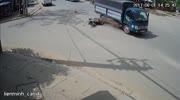 Rider Instantly Killed By Crashing Against A Truck.