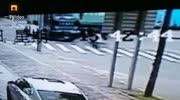 Scooter rider dies crushed by truck