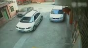Pequeño aplastado por auto