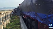 Truck loses the brakes on the viaduct