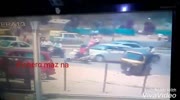 ACCIDENT truck destroys people waiting to pass the street