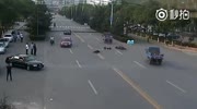 Rider hits a pedestrian and falls under the lorry dying under the wheels