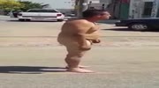 Crazy naked man slaps a cop and runs away