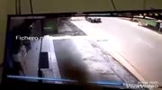 Slow camera records moment when motorcyclist collides with van