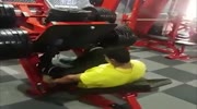 Idiot snap his knee on leg press