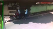 Thug tries to get a bike but gets beaten instead