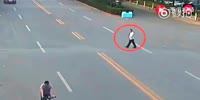 Polite pedestrian gets killed by motorcycle