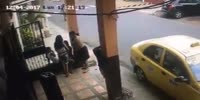 Man gets fatally shot while resisting a robber