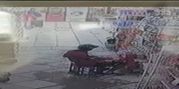 Shop guard gets fatally shot by robbers