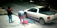 Man gets robbed in front of his girl