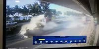 Spectacular demolition of a lorry by a truck