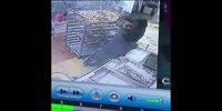 Bakery employee resists a robber and gets a bullet in a head