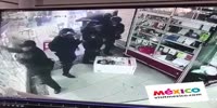 Mexican cops steal phones while a raid