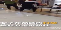 Girl kicked in a face while her guy fights in a mall