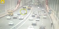 Jaywalker performs a fatal salto being hit by car in the middle of the highway