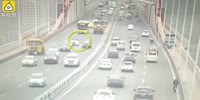 Jaywalker performs a fatal salto being hit by car in the middle of the highway