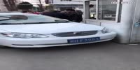 Car is destroyed after driver refused to pay for parking