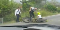 Cop grabs suspect in amazing jump