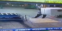 Thai worker gets hurt by the machine