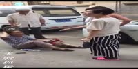 Bitch beats her mom over a debt 3000 Yuans