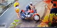 Dudes get robbed off their motorcycle
