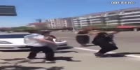 Mad driver rams Porsche after a fight with it`s driver