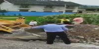 Man cries crushed by excavator shovel