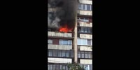 Man can not hold any longer and jumps to his death from the burning apartment
