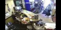 Pawnshop owner shoot a robber dead.