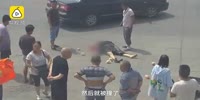 Woman on the scooter gets killed by truck