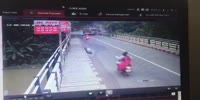 Head on crash of 2 buses in Kerala, India CCTV