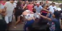 "Volume warning " street fight of two angry Brazilian girls