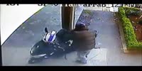 Off duty cop shoots the robber