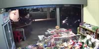 Violent robbery of a street bar visitors