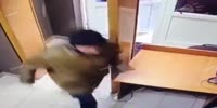 Man stabs a courthouse security guard and escapes