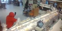 Man livestreams himself destroying the store with a hammer
