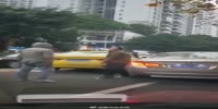 Nervous taxi driver shows his fighting skills