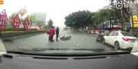 2 accidents in 2 seconds - another day on roads of China