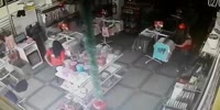 Woman invades shop and tries to kill saleswoman with a knife out of jealousy